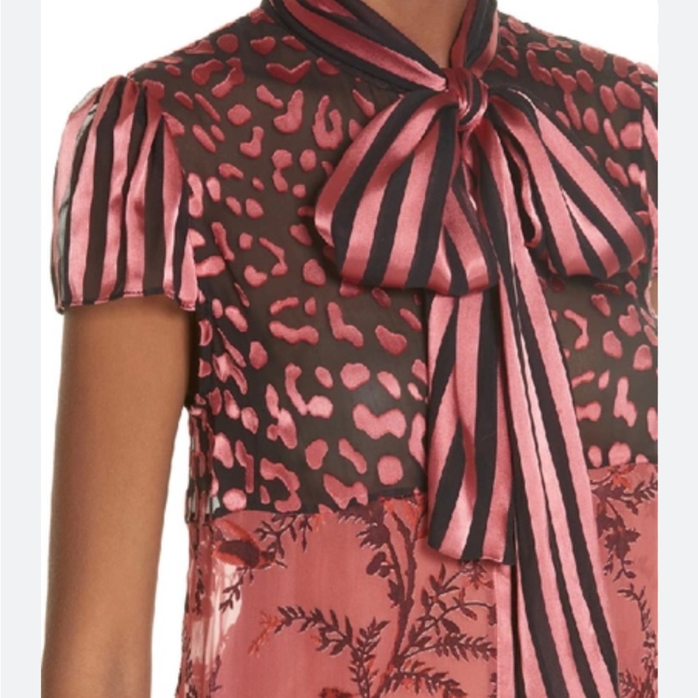 ALICE + OLIVIA JEANNIE BOW COLLAR BUTTON DOWN TWO TONE BIRD ROSE/COMBO XS $295